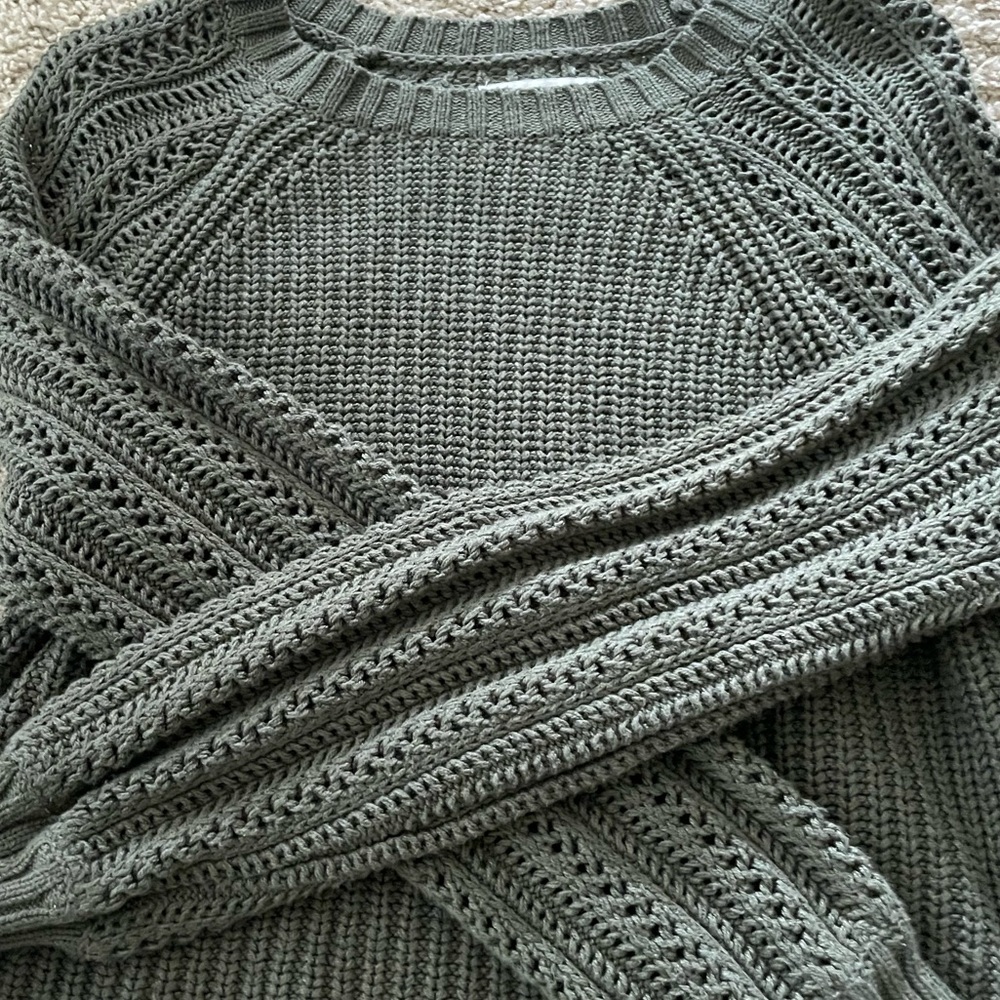 american eagle cropped olive green sweater